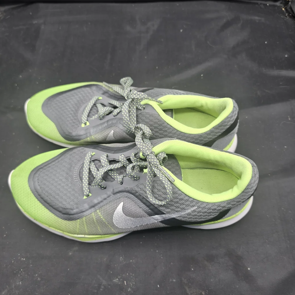 Nike Green‎ and Gray Athletic Shoes